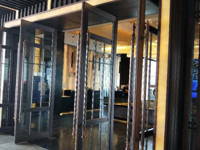 星級(jí)酒店不銹鋼玻璃大門(mén)