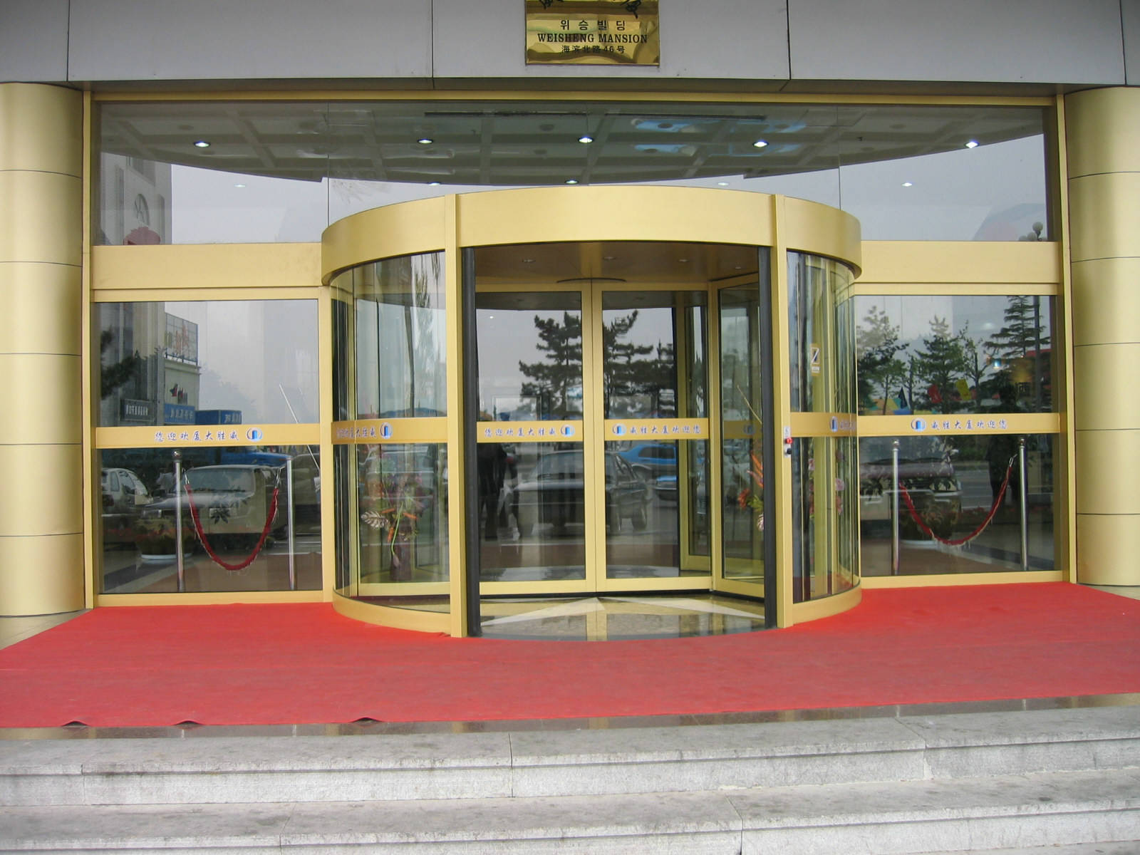 豪華兩翼自動旋轉(zhuǎn)門 豪華兩翼自動旋轉(zhuǎn)門