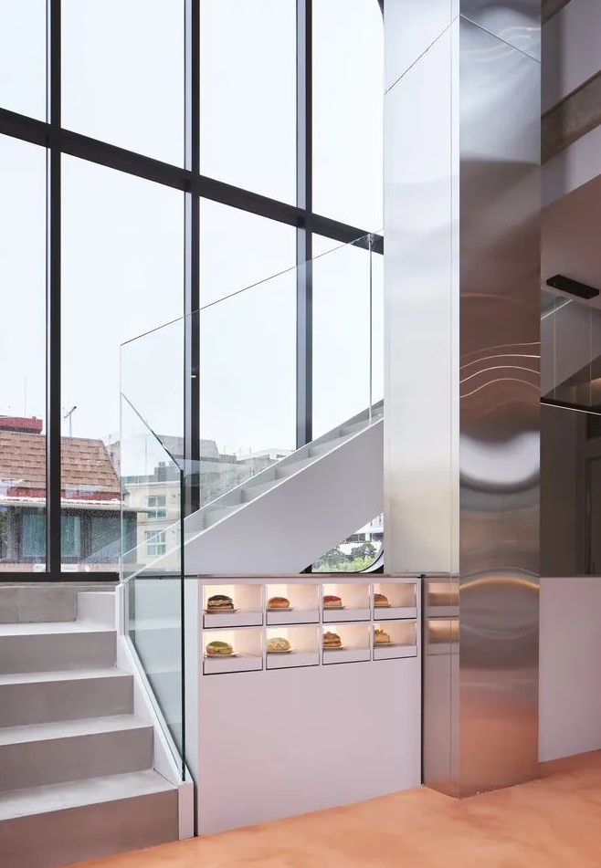 空間敘述 | 銀色為主的不銹鋼裝飾 空間敘述 | 銀色為主的不銹鋼裝飾