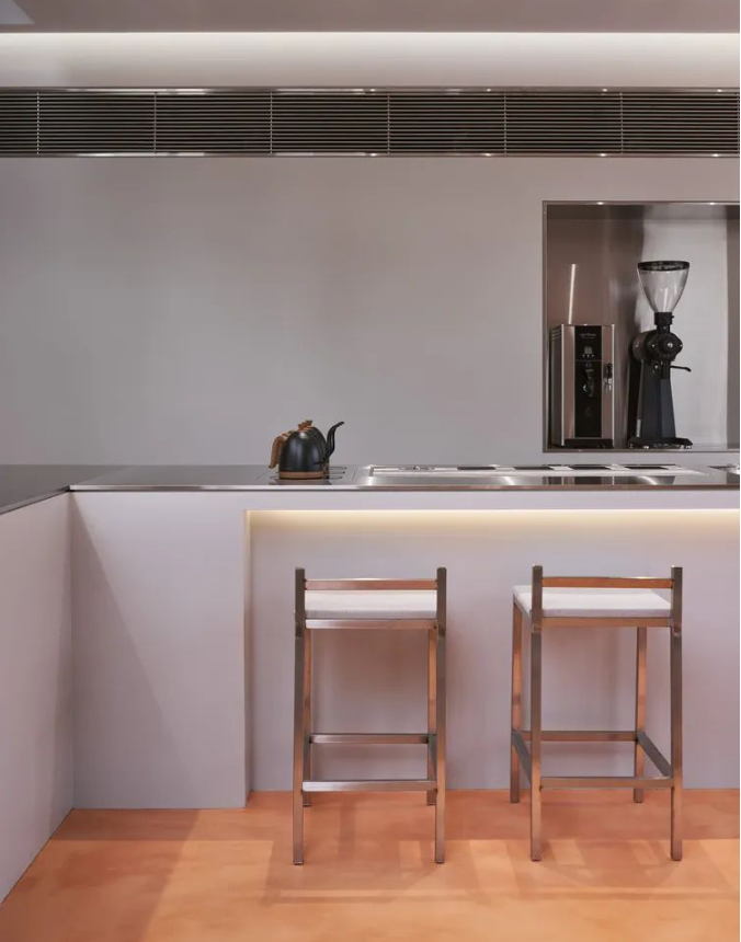 空間敘述 | 銀色為主的不銹鋼裝飾 空間敘述 | 銀色為主的不銹鋼裝飾